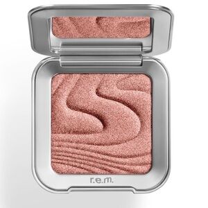 r.e.m. beauty Miss Uranus Interstellar Highlighter Topper